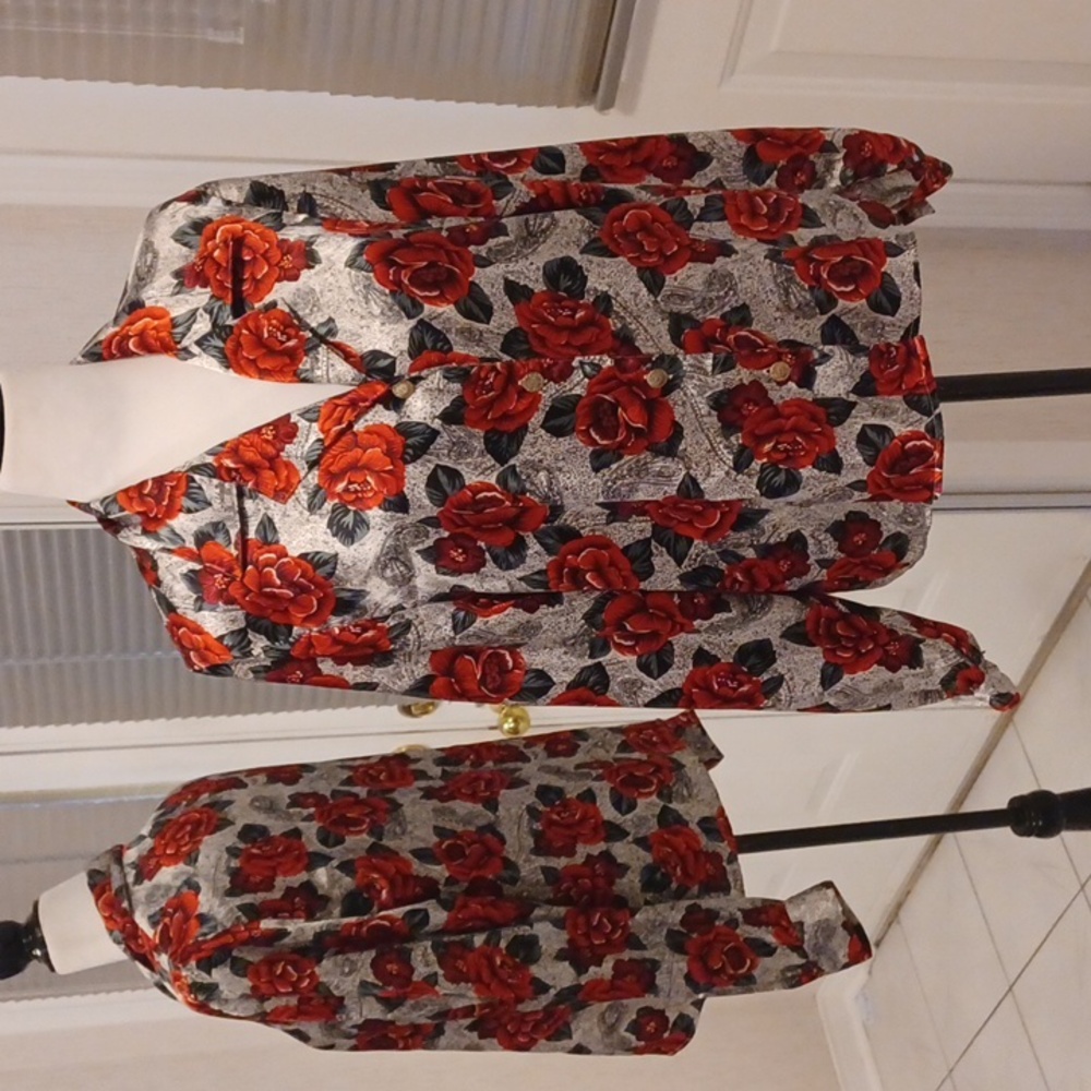 4/$60 Silky Floral Blouse - Size Medium